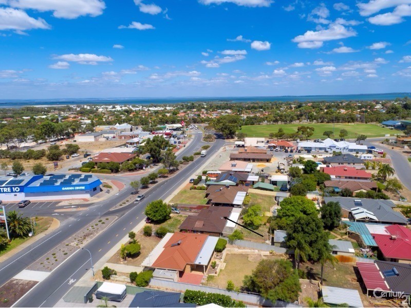 11 Peelwood Parade, Halls Head WA 6210