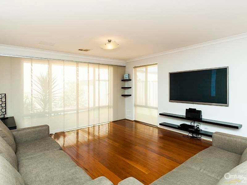 18 Badgerup Avenue, Lakelands WA 6180