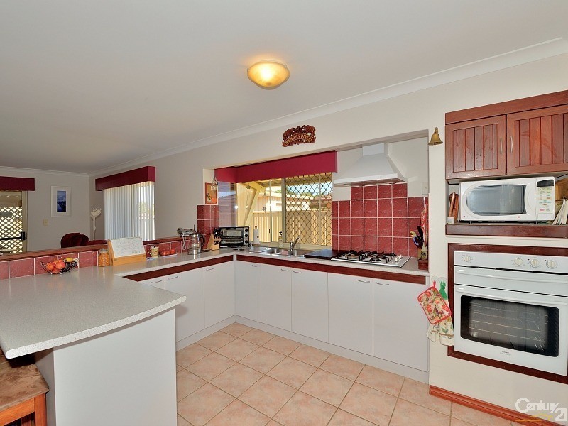 23 Peelwood Parade, Halls Head WA 6210