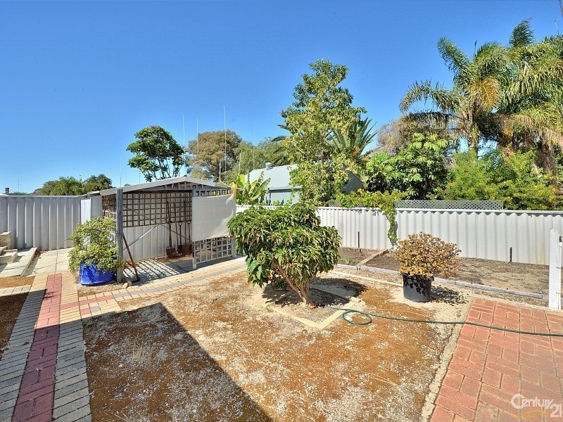 23 Peelwood Parade, Halls Head WA 6210