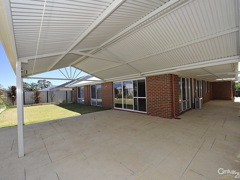 326 Pebble Beach Boulevard, Meadow Springs WA 6210