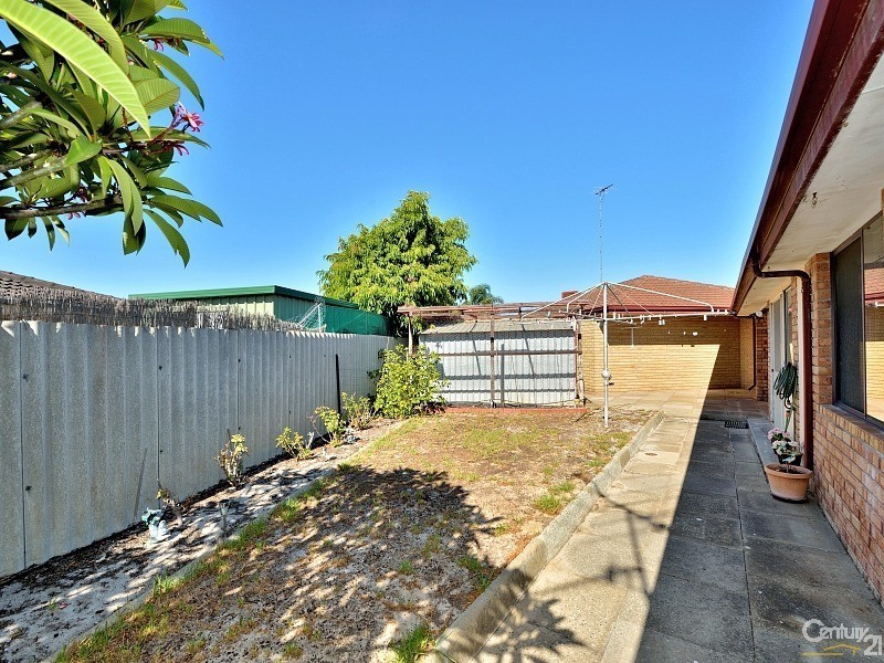 1/3 Kent Close, Halls Head WA 6210