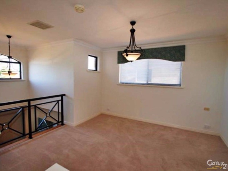 21 Magnetic Square, Halls Head WA 6210