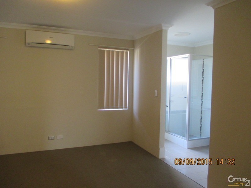 22 Wuralling Pass, Wannanup WA 6210