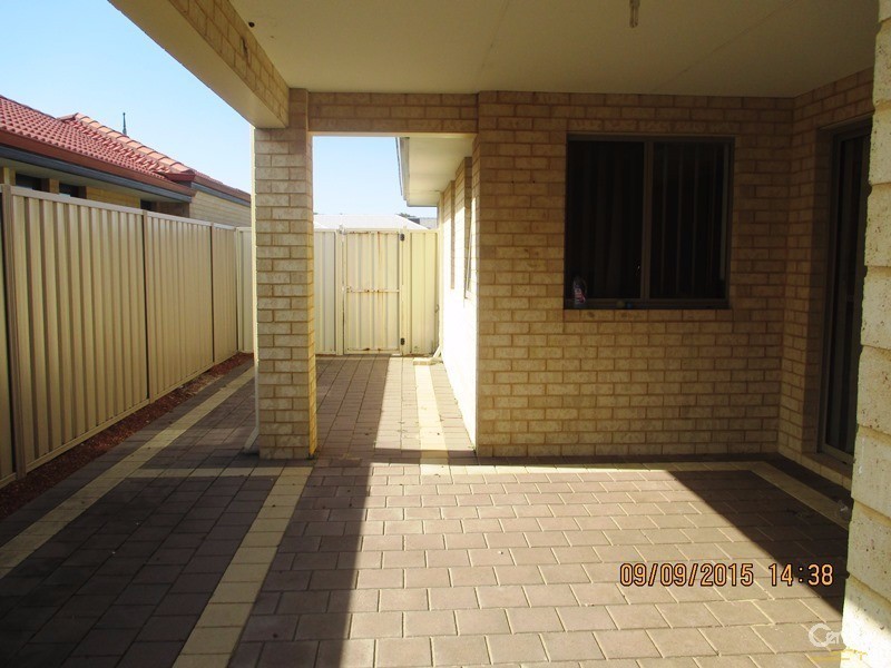 22 Wuralling Pass, Wannanup WA 6210