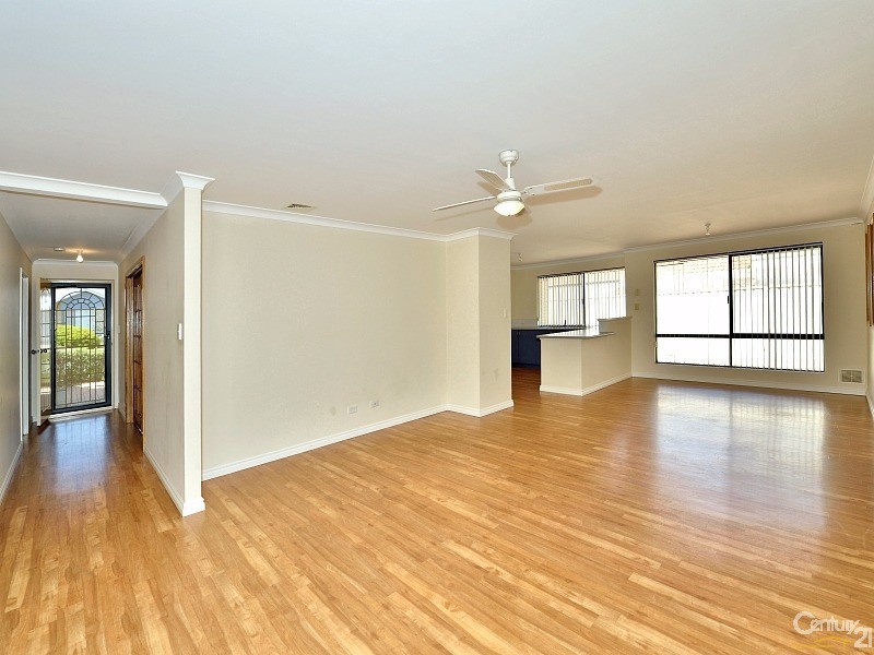 16 Brouwer Trail, Dudley Park WA 6210