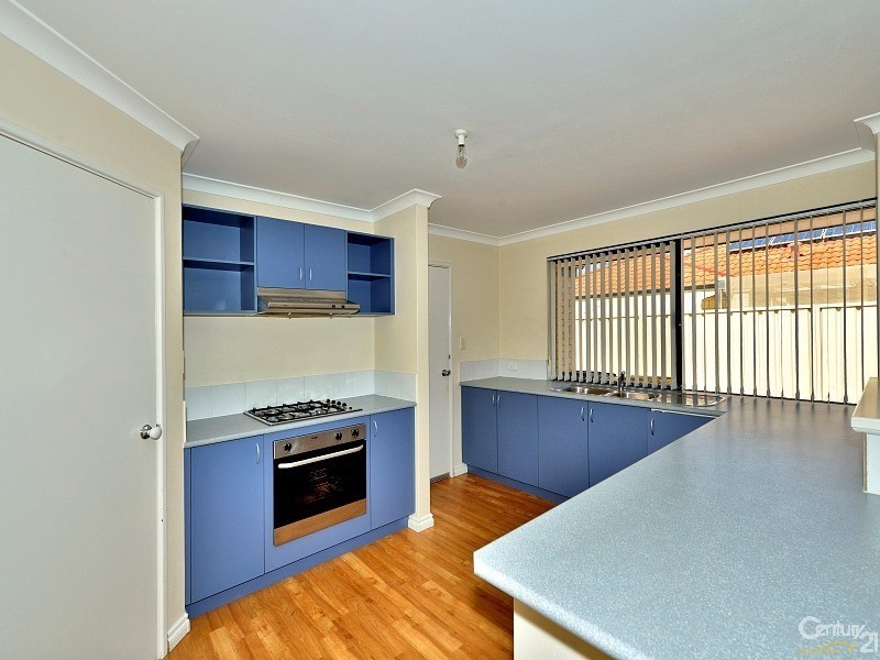 16 Brouwer Trail, Dudley Park WA 6210