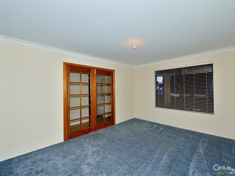 16 Brouwer Trail, Dudley Park WA 6210