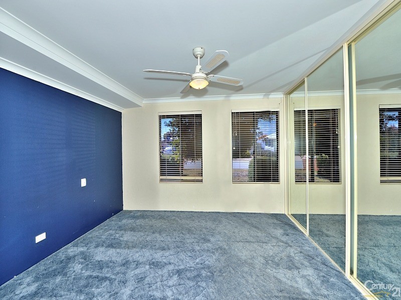 16 Brouwer Trail, Dudley Park WA 6210