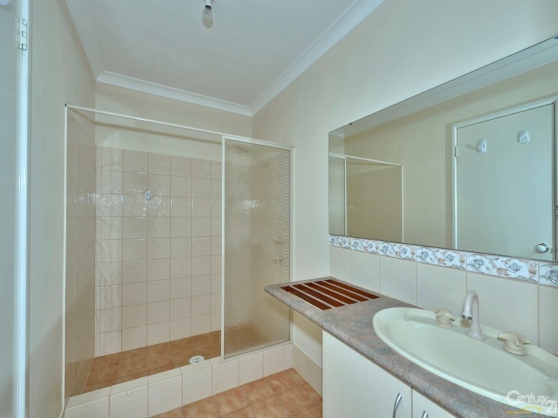 16 Brouwer Trail, Dudley Park WA 6210