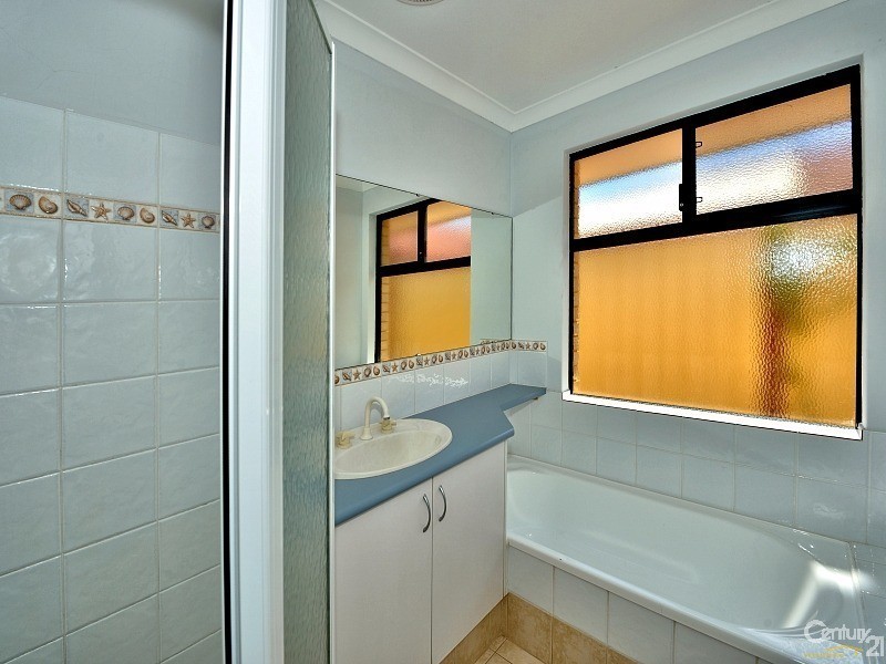 16 Brouwer Trail, Dudley Park WA 6210