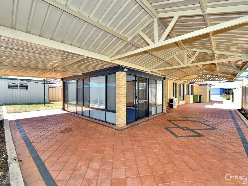 16 Brouwer Trail, Dudley Park WA 6210