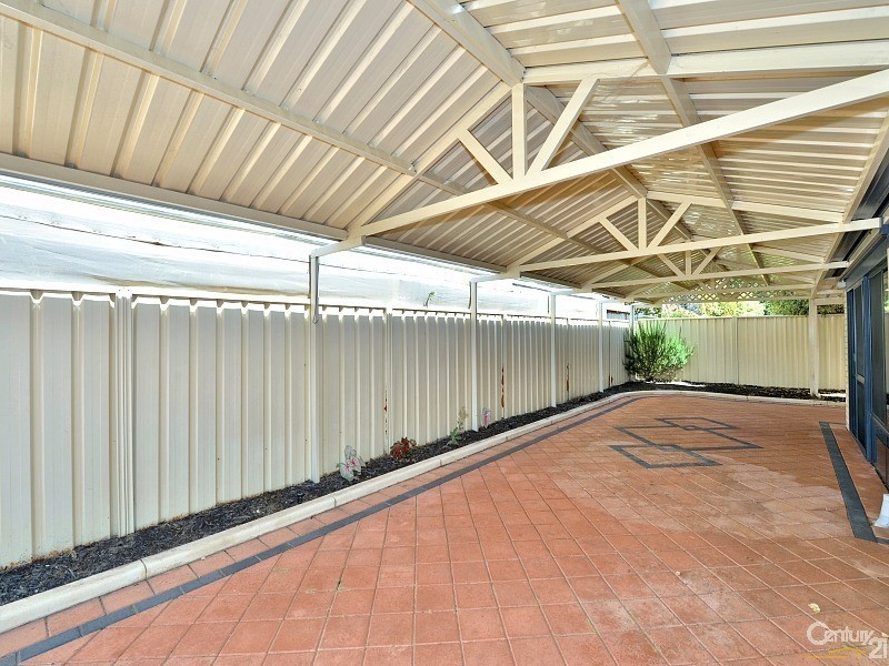 16 Brouwer Trail, Dudley Park WA 6210