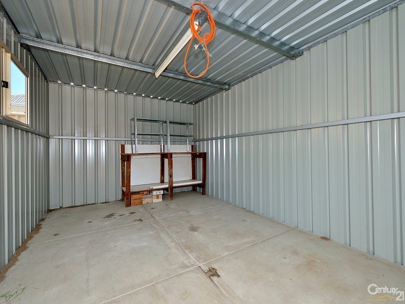 16 Brouwer Trail, Dudley Park WA 6210