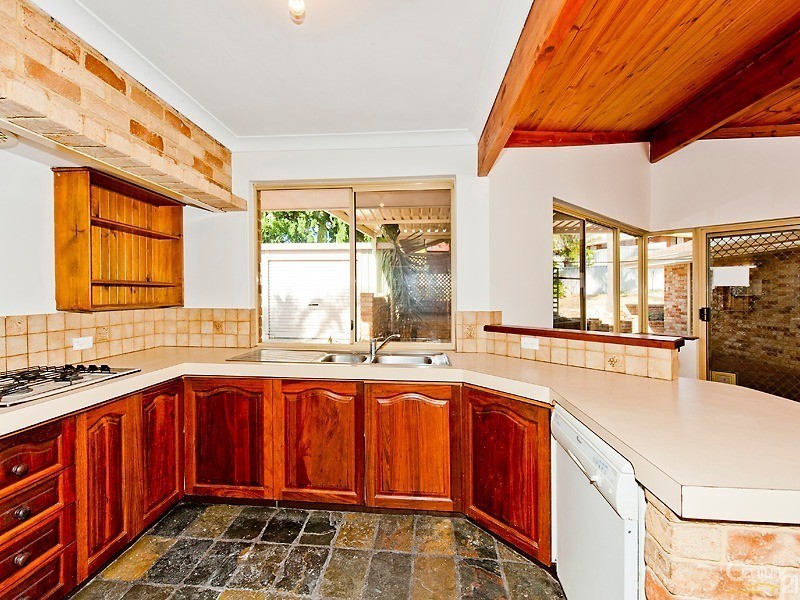 19 Silvertop Avenue, Halls Head WA 6210