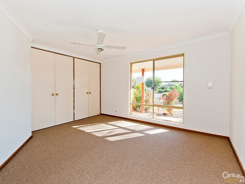 19 Silvertop Avenue, Halls Head WA 6210