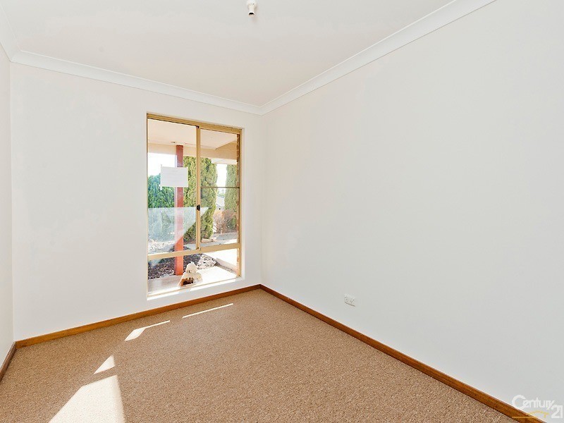 19 Silvertop Avenue, Halls Head WA 6210