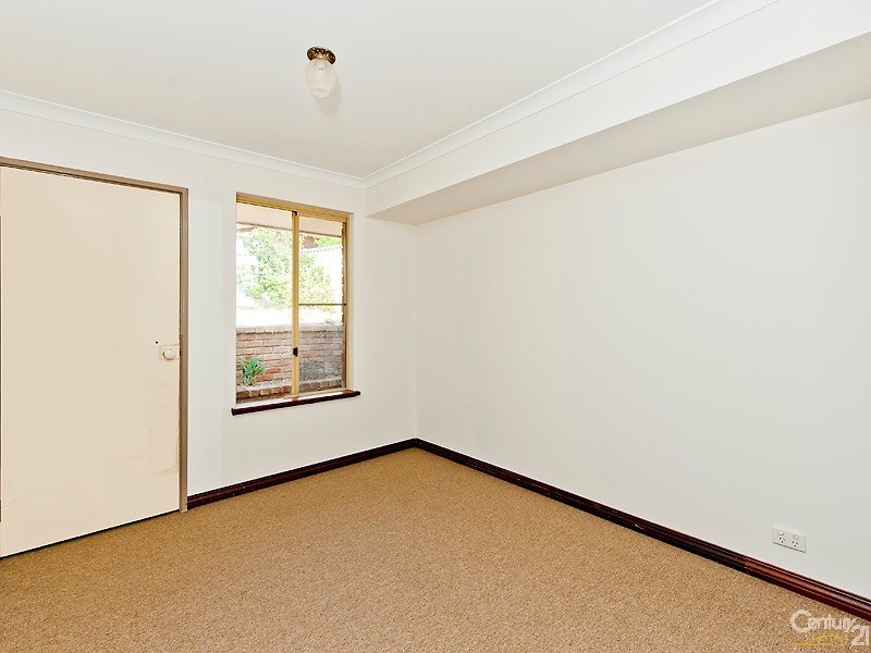 19 Silvertop Avenue, Halls Head WA 6210