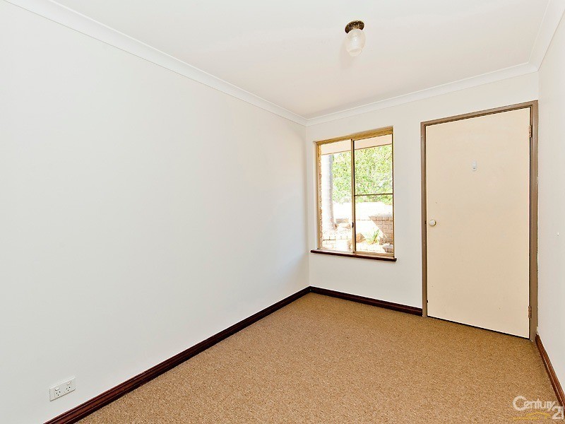 19 Silvertop Avenue, Halls Head WA 6210