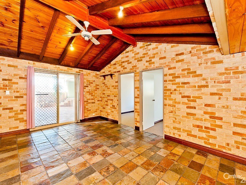 19 Silvertop Avenue, Halls Head WA 6210