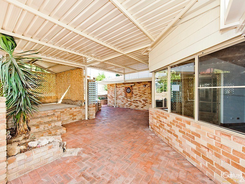 19 Silvertop Avenue, Halls Head WA 6210