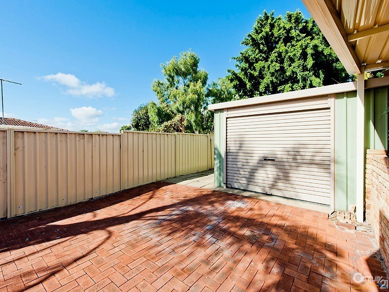 19 Silvertop Avenue, Halls Head WA 6210