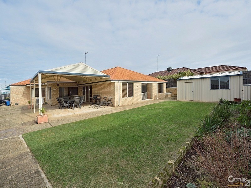 6 Hideaway Cove, Halls Head WA 6210
