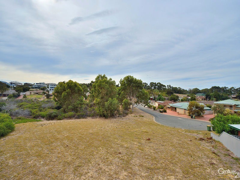 2 La Gavas Court, Halls Head WA 6210