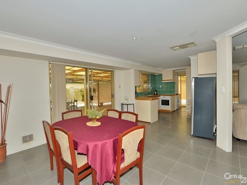 11 Murdoch Drive, Greenfields WA 6210