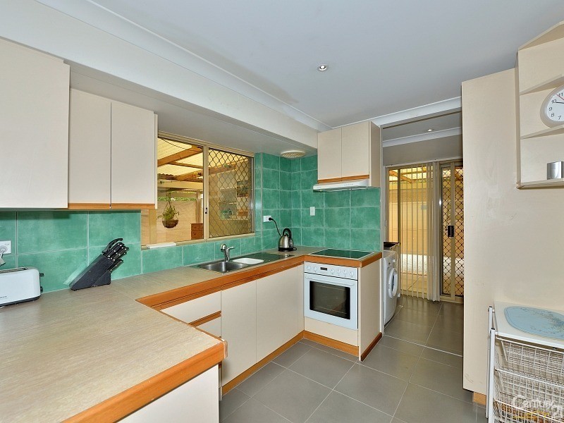 11 Murdoch Drive, Greenfields WA 6210
