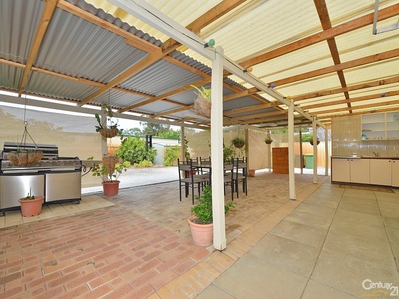 11 Murdoch Drive, Greenfields WA 6210