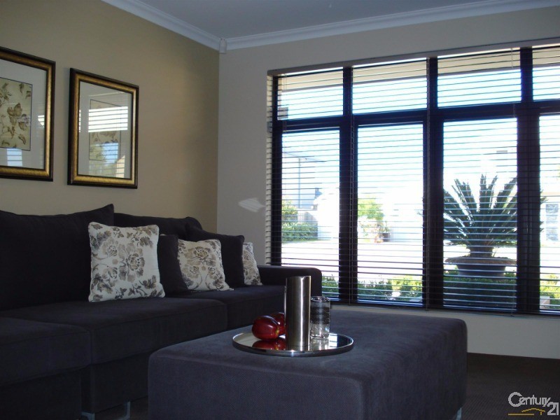 11 Cohen Vista, Lakelands WA 6180