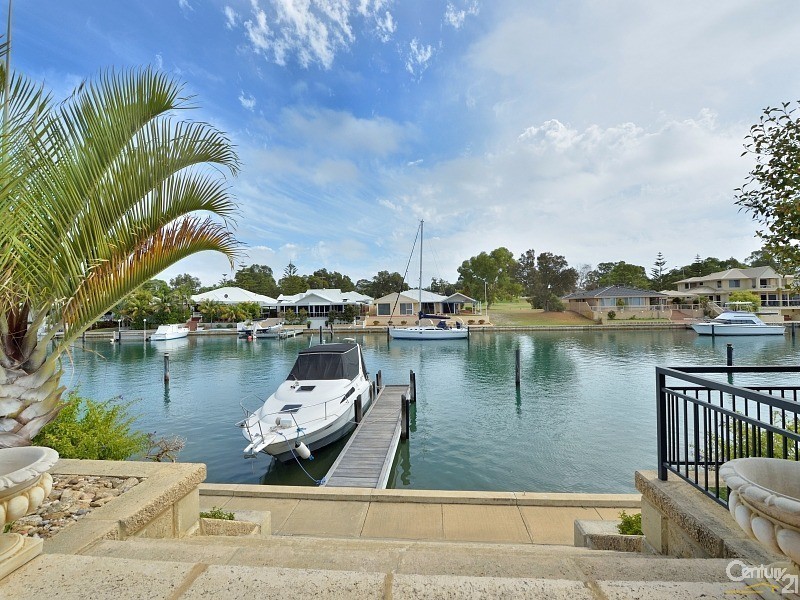 48 Cambria Island Retreat, Halls Head WA 6210