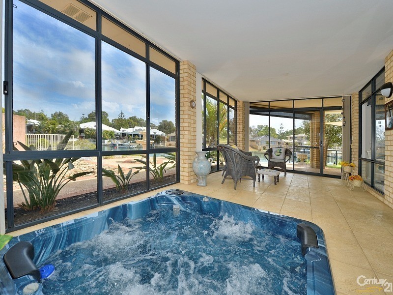 48 Cambria Island Retreat, Halls Head WA 6210