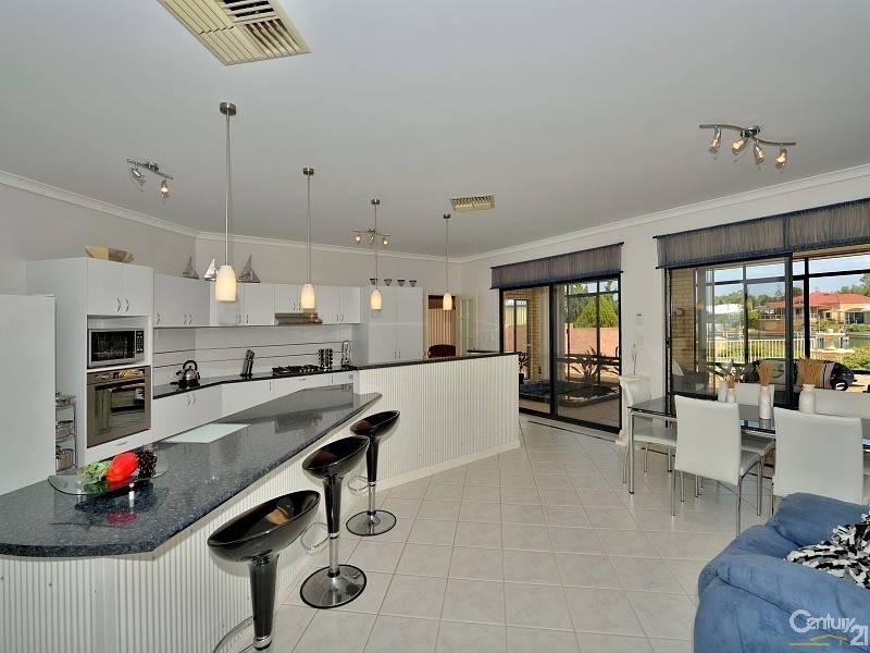 48 Cambria Island Retreat, Halls Head WA 6210