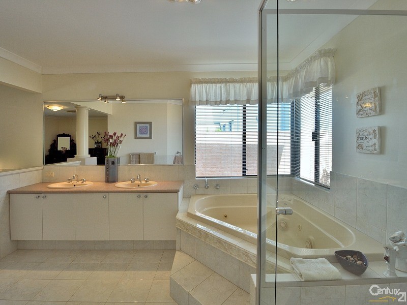 48 Cambria Island Retreat, Halls Head WA 6210