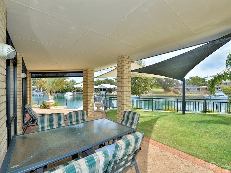 48 Cambria Island Retreat, Halls Head WA 6210