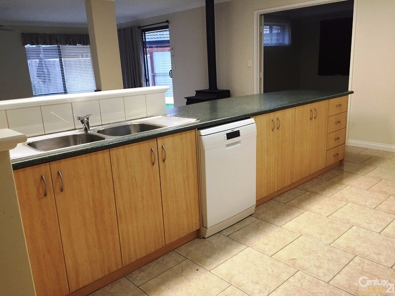 50 Carissa Turn, Halls Head WA 6210