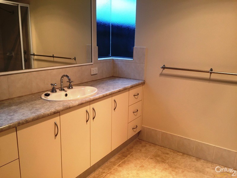 50 Carissa Turn, Halls Head WA 6210