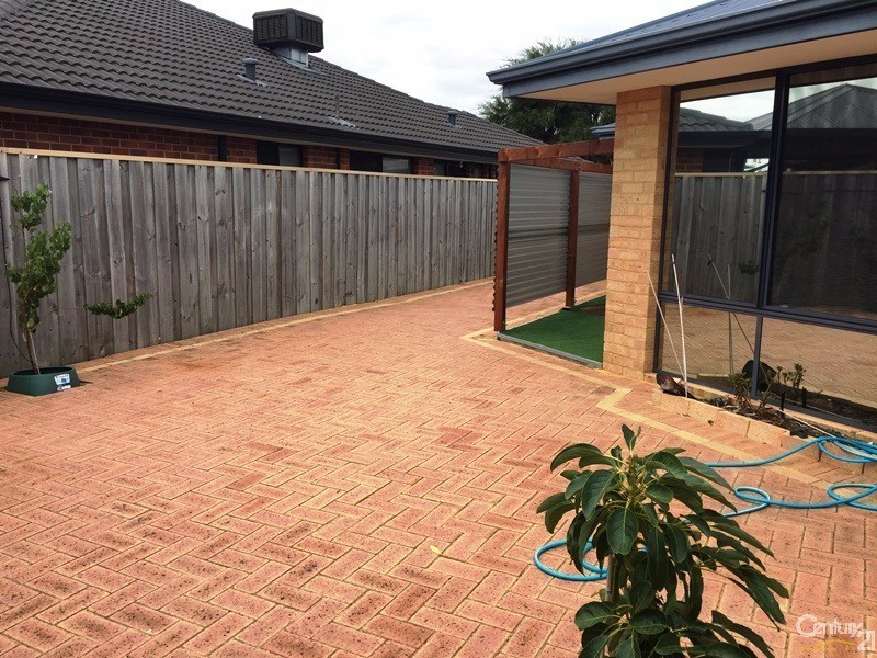 50 Carissa Turn, Halls Head WA 6210