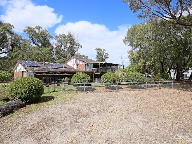 214 Newnham Road, Lake Clifton WA 6215