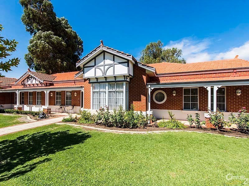 8 Nullewa Parkway, Lakelands WA 6180