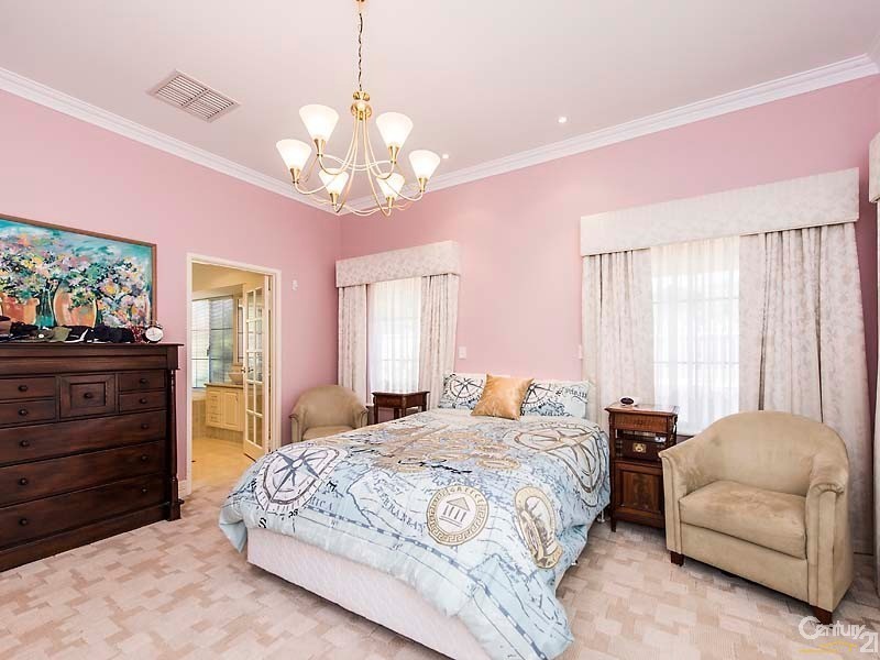 8 Nullewa Parkway, Lakelands WA 6180