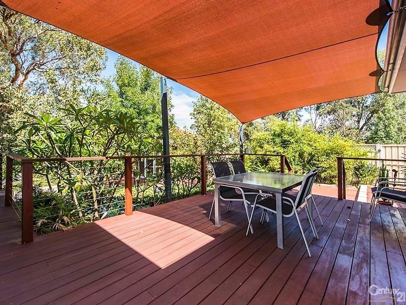 8 Nullewa Parkway, Lakelands WA 6180