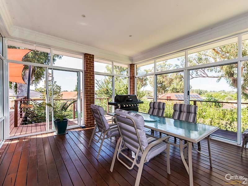 8 Nullewa Parkway, Lakelands WA 6180