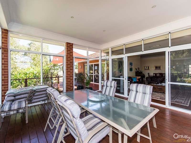 8 Nullewa Parkway, Lakelands WA 6180