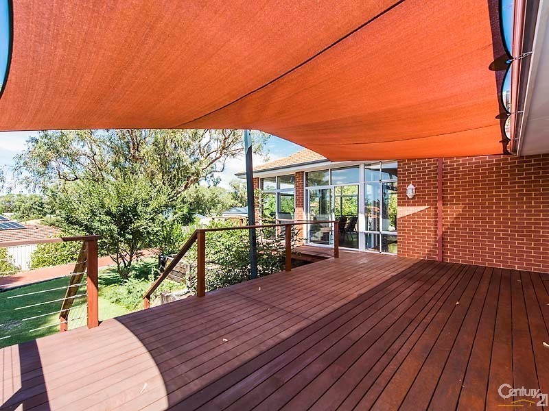 8 Nullewa Parkway, Lakelands WA 6180