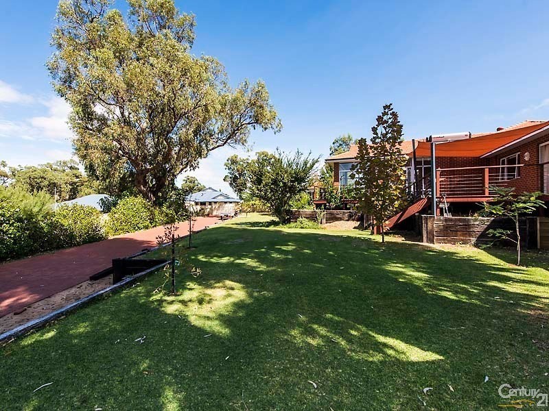 8 Nullewa Parkway, Lakelands WA 6180