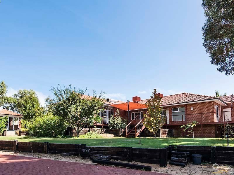 8 Nullewa Parkway, Lakelands WA 6180