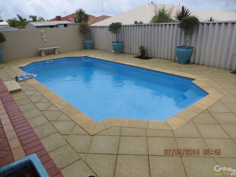 22 Leveque Loop, San Remo WA 6210